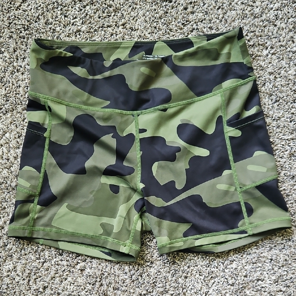 ZYIA Light N Tight Green and Black Bike Shorts High-Waisted Compression